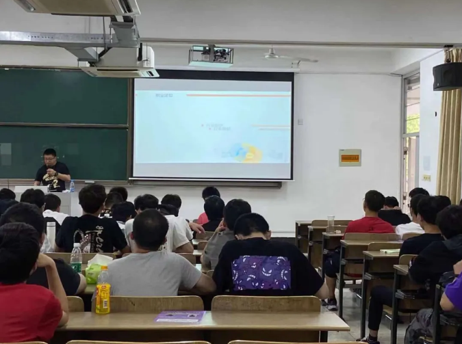 南京邮电大学通达学院举办职业规划与就业指导(图2)